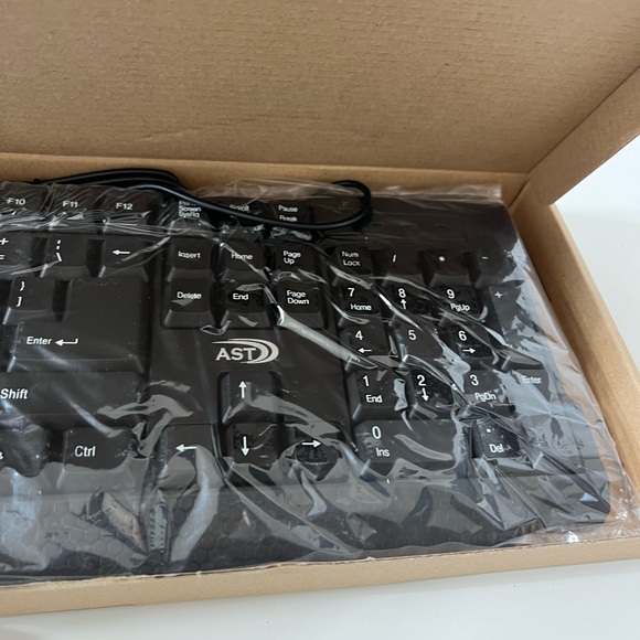 NEW AST Wired USB Keyboard Kin-16 NIB Computer Media Black - Picture 5 of 5